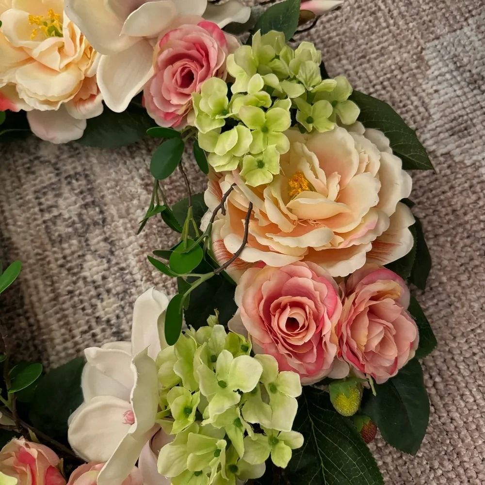 Mixed Rose / Hydrangea  |,Magnolia/ Spring Wreath 22”
